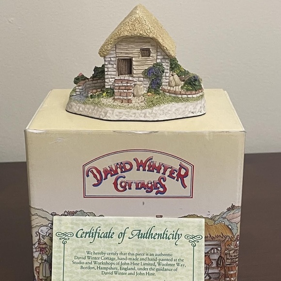 David Winter Cottages - Collectors Guild - Irish Water Mill - In Box & COA - Picture 1 of 3